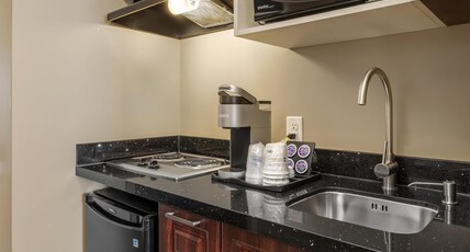Best Western Plus Moose Jaw Room Type - 2 Queen Beds, Non-Smoking, Pet Friendly Room, Kitchenette, Wi-Fi, Full Breakfast Best Western Plus Moose Jaw Room Type - 2 Queen Beds, Non-Smoking, Pet Friendly Room, Kitchenette, Wi-Fi, Full Breakfast