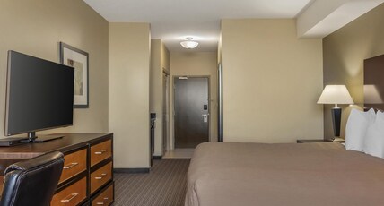 Best Western Plus Moose Jaw Room Type - 1 King Bed, Non-Smoking, Work Desk, Microwave And Mini-Refrigerator, Wi-Fi, Full Breakfast Best Western Plus Moose Jaw Room Type - 1 King Bed, Non-Smoking, Work Desk, Microwave And Mini-Refrigerator, Wi-Fi, Full Breakfast