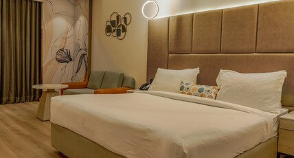 Best Western AH1 Amritsar Room Type - 1 King Bed, Non-Smoking, Deluxe Room, Flat Screen Television, Mini Bar, In-Room Safe, Coffee And Tea