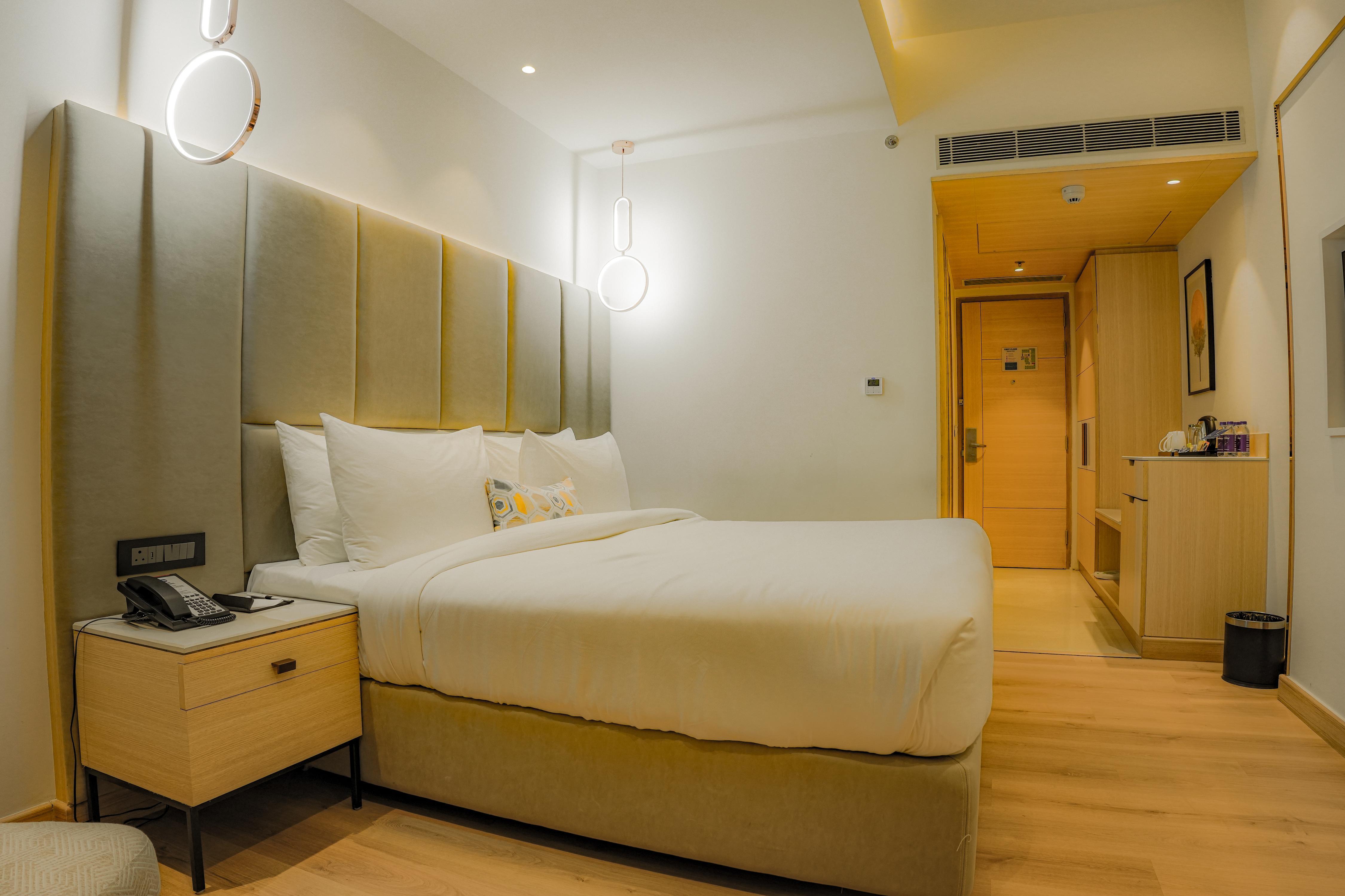 Best Western AH1 Amritsar Room Type - 1 King Bed, Non-Smoking, Superior Room, Flat Screen Television, Mini Bar, In-Room Safe, Coffee And T