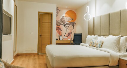 Best Western AH1 Amritsar Room Type - 1 King Bed, Non-Smoking, Premium Room, Mini Bar, In-Room Safe, Coffee And Tea Maker, Bathtub