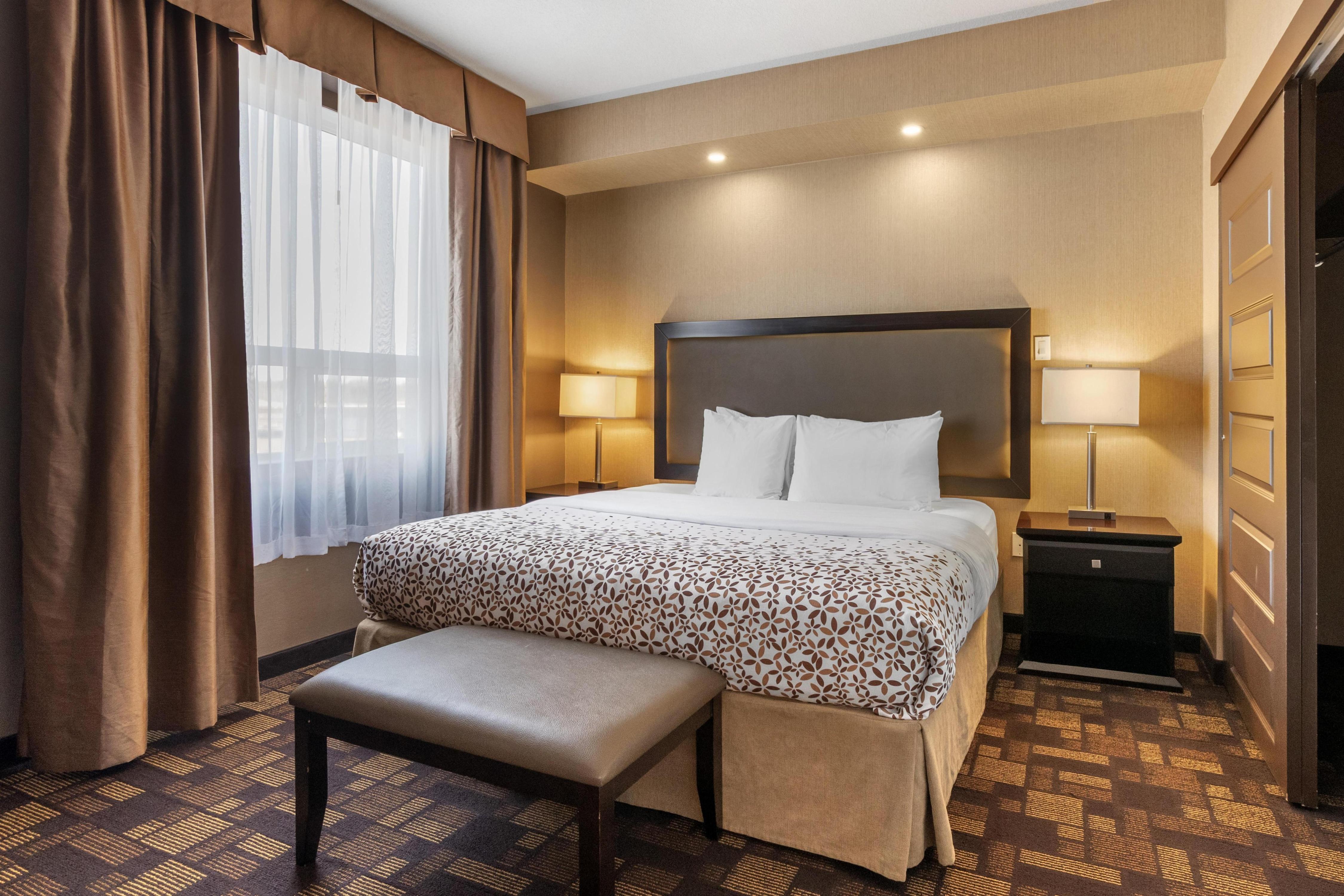 Best Western Plus Fox Creek Room Type - Suite-1 King Bed, Non-Smoking, Sofabed, Whirlpool, Kitchenette, Wi-Fi, Full Breakfast Best Western Plus Fox Creek Room Type - Suite-1 King Bed, Non-Smoking, Sofabed, Whirlpool, Kitchenette, Wi-Fi, Full Breakfast