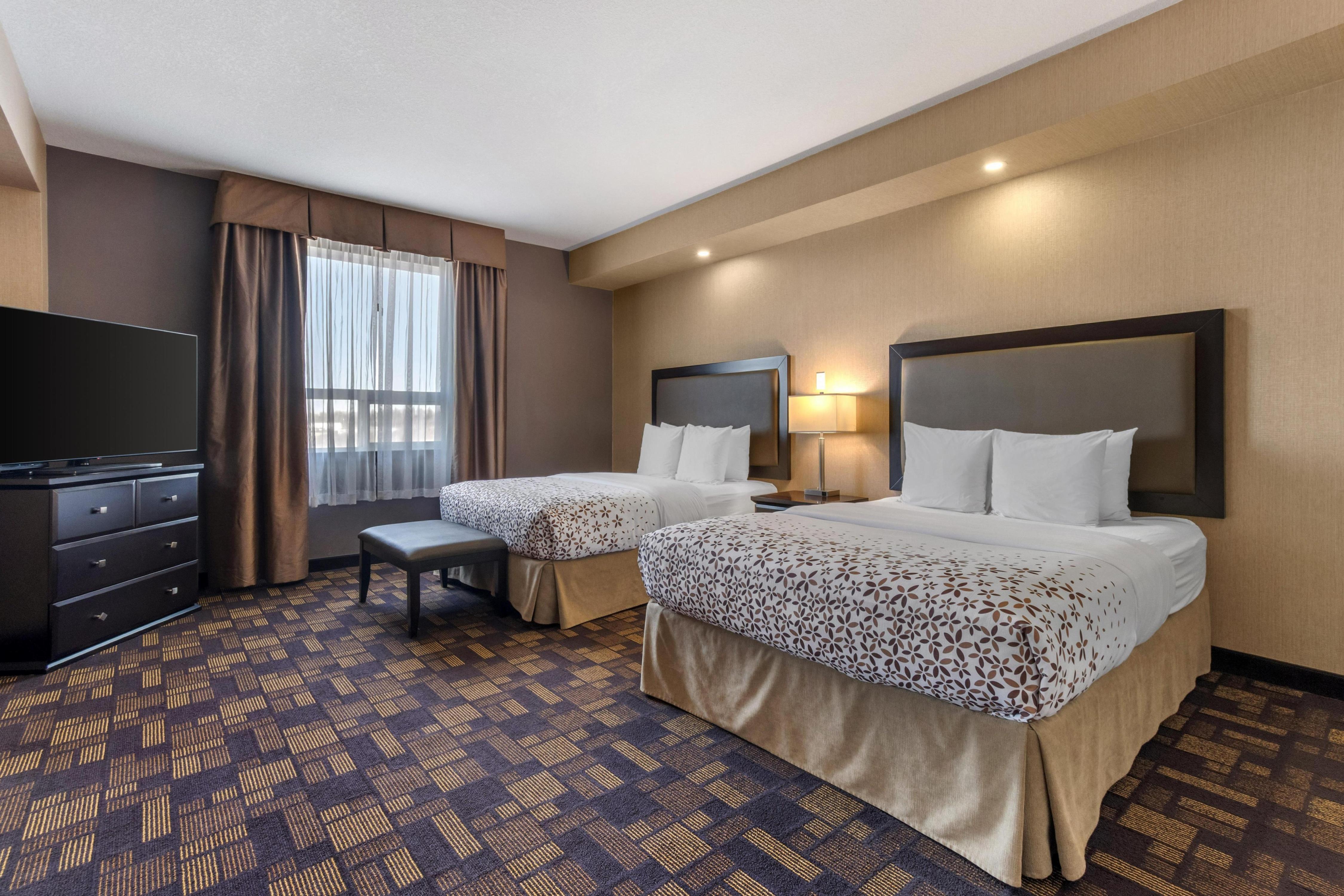 Best Western Plus Fox Creek - Tap to explore photos
