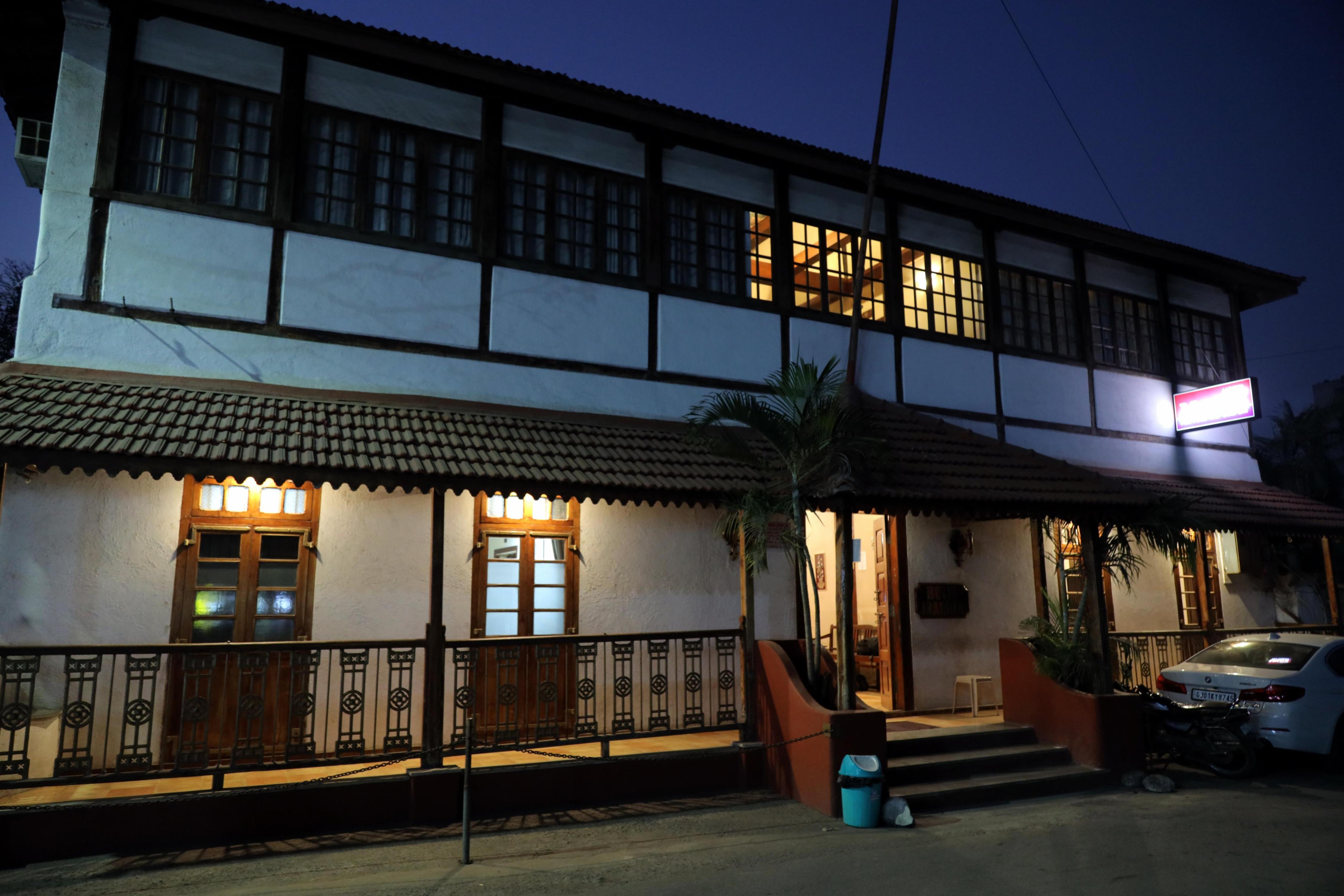 Hotel Marina - Tap to explore photos