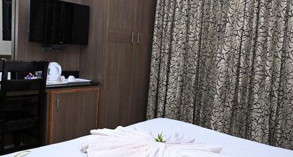 HOTEL VARSHAN INTERNATIONAL Room Type - LUXURY SUITE
