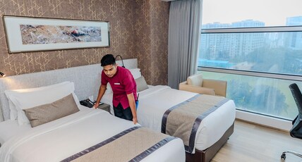 Best Western Plus Maple Leaf Room Type - 2 Single Beds, Non-Smoking, Deluxe Room, Flat Screen Television, In-Room Safe, Wi-Fi, Coffee And Tea Best Western Plus Maple Leaf Room Type - 2 Single Beds, Non-Smoking, Deluxe Room, Flat Screen Television, In-Room Safe, Wi-Fi, Coffee And Tea
