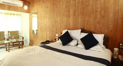 HOTEL TOPPERS CORNER Room Type - Deluxe Ac Room