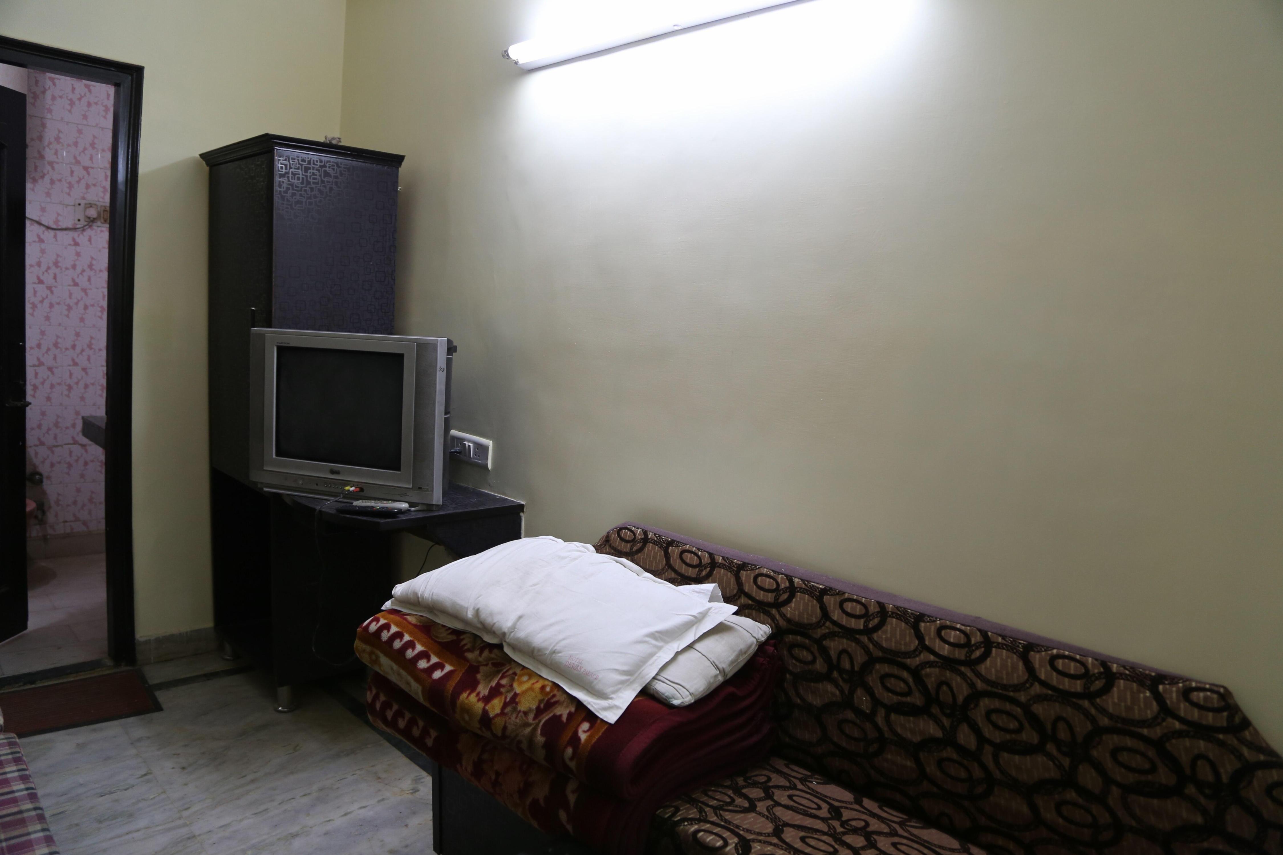 Hotel Dewan Palace - Tap to explore photos