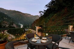 Tiaraa Lite  A Ganges Retreat