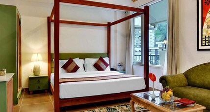 Tiaraa Lite  A Ganges Retreat Room Type - Club Royal Villa with balcony with Mountain view