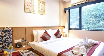 Tiaraa Lite  A Ganges Retreat Room Type - Club Room with balcony with city view