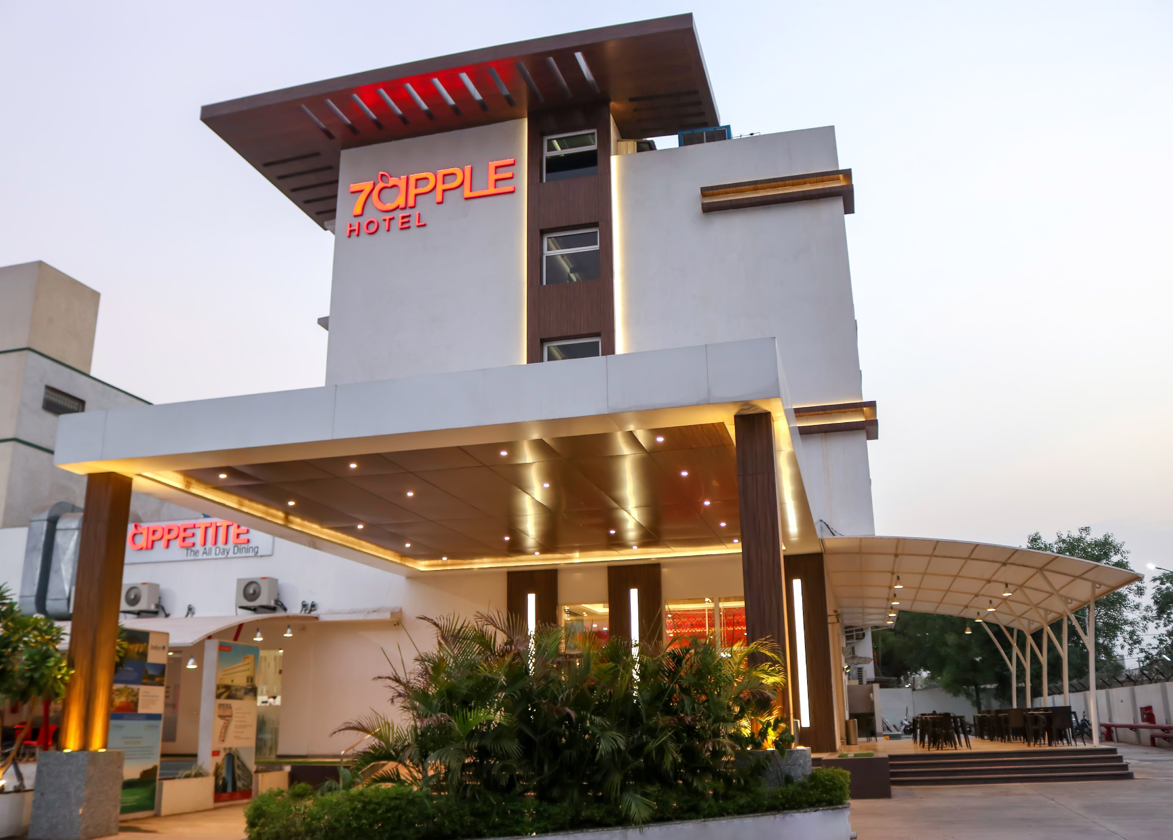 Rooms of 7 Apple Hotel, Vadodara