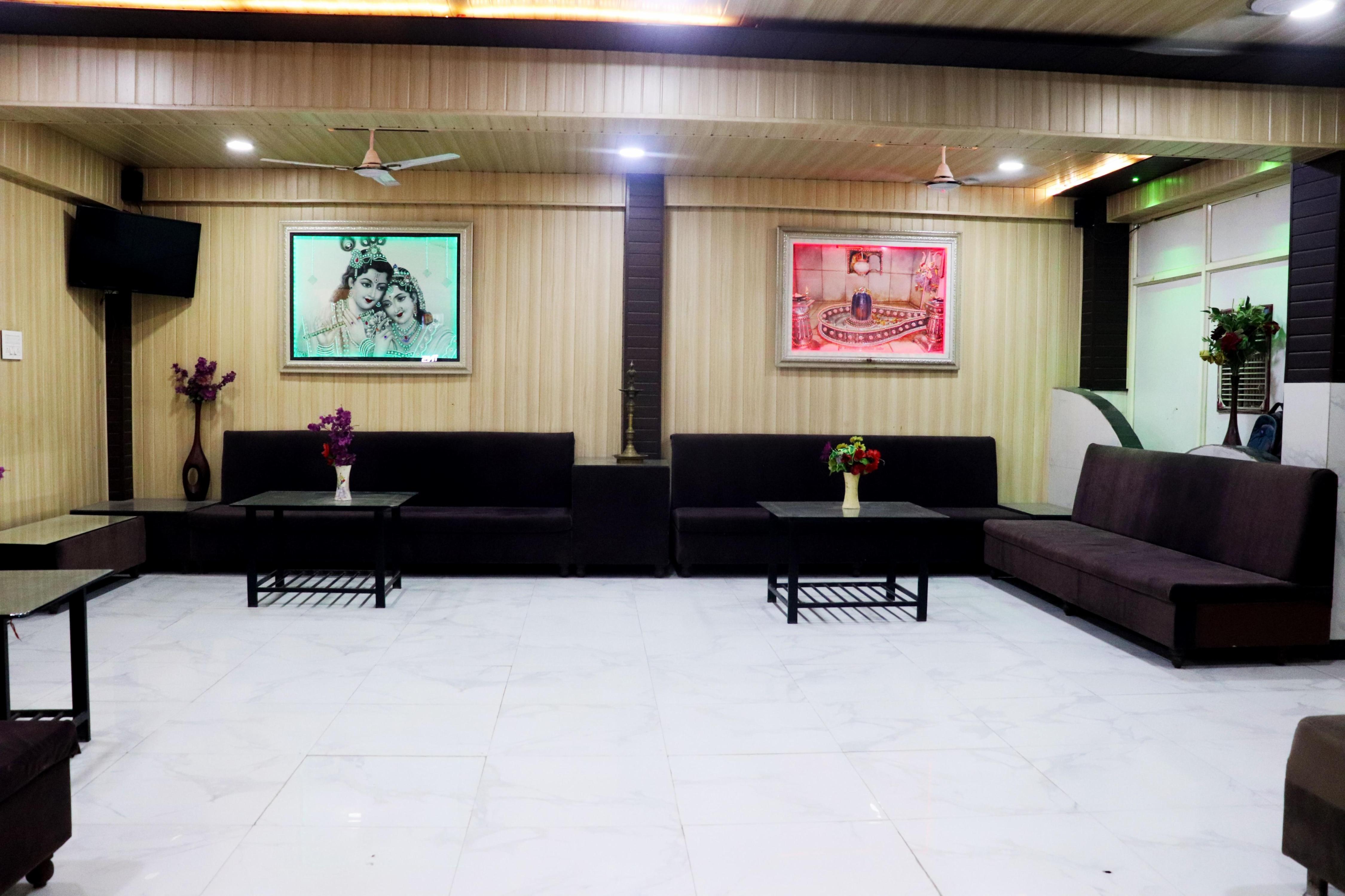 Hotel Uday Palace - Tap to explore photos