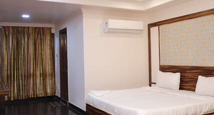 Hotel Mayura Room Type - Deluxe room