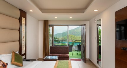 Hotel 30 Degree Mussoorie - On Mall Road with Parking Room Type - Mountain View Room With Common Terrace