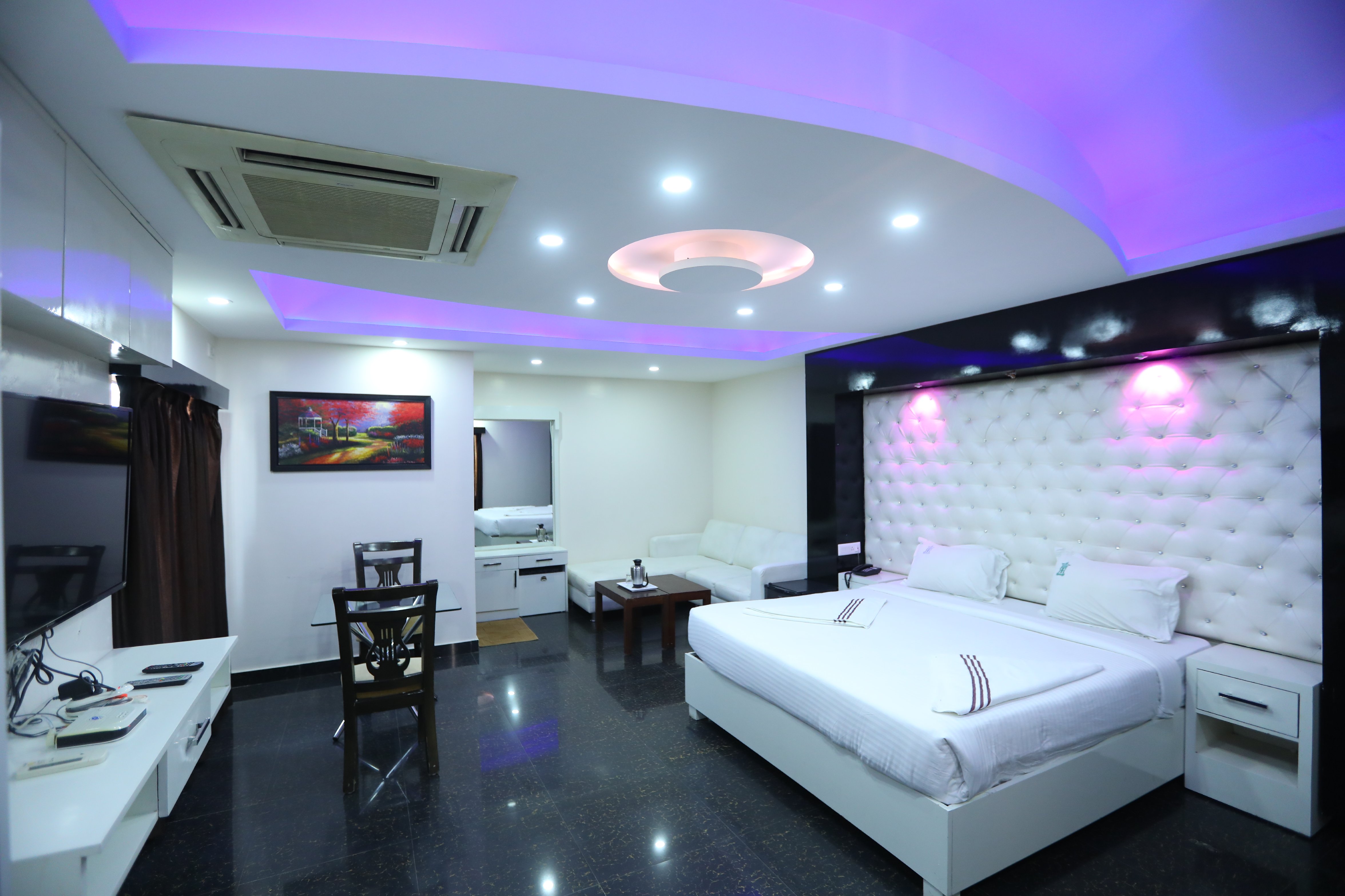 Hotel RR International Room Type - Suite Room