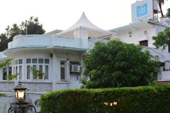 Hotel Lake Inn(at Nakki Lake)