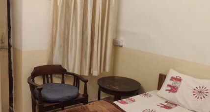 Natraj Paying Guest House Room Type - Budget Standard Non Ac