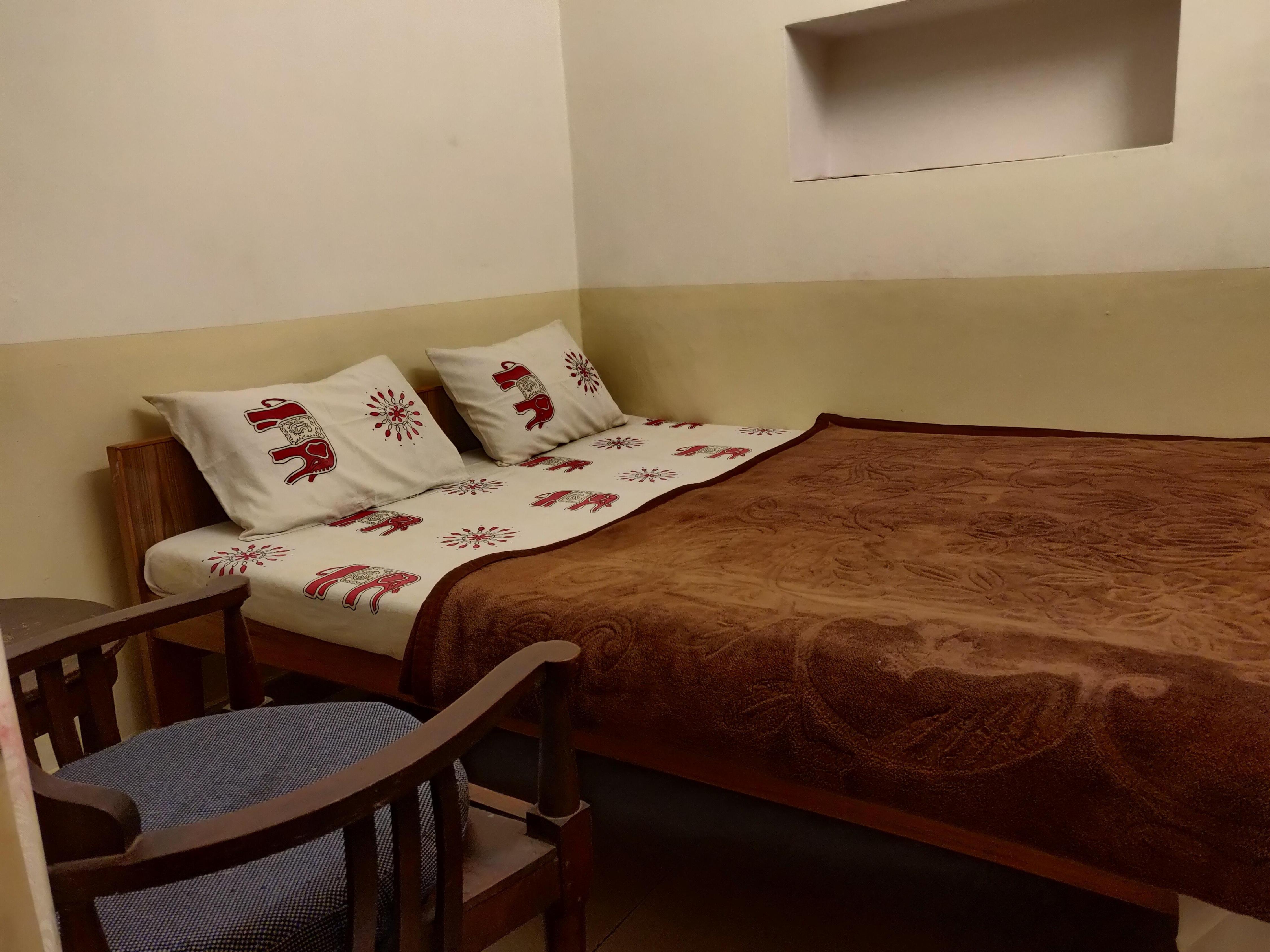 Natraj Paying Guest House - Tap to explore photos