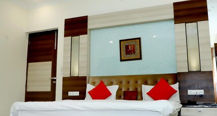Hotel Kunwer Palace  1.5km from Railway Station Room Type - Deluxe Room