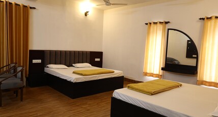 Hotel Moksha (500m From Ram Jhula) Room Type - Family Suite (4B)