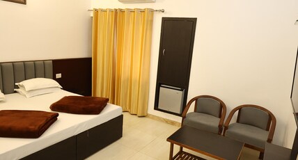 Hotel Moksha (500m From Ram Jhula) Room Type - Deluxe without Balcony