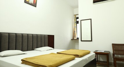 Hotel Moksha (500m From Ram Jhula) Room Type - Deluxe without Balcony