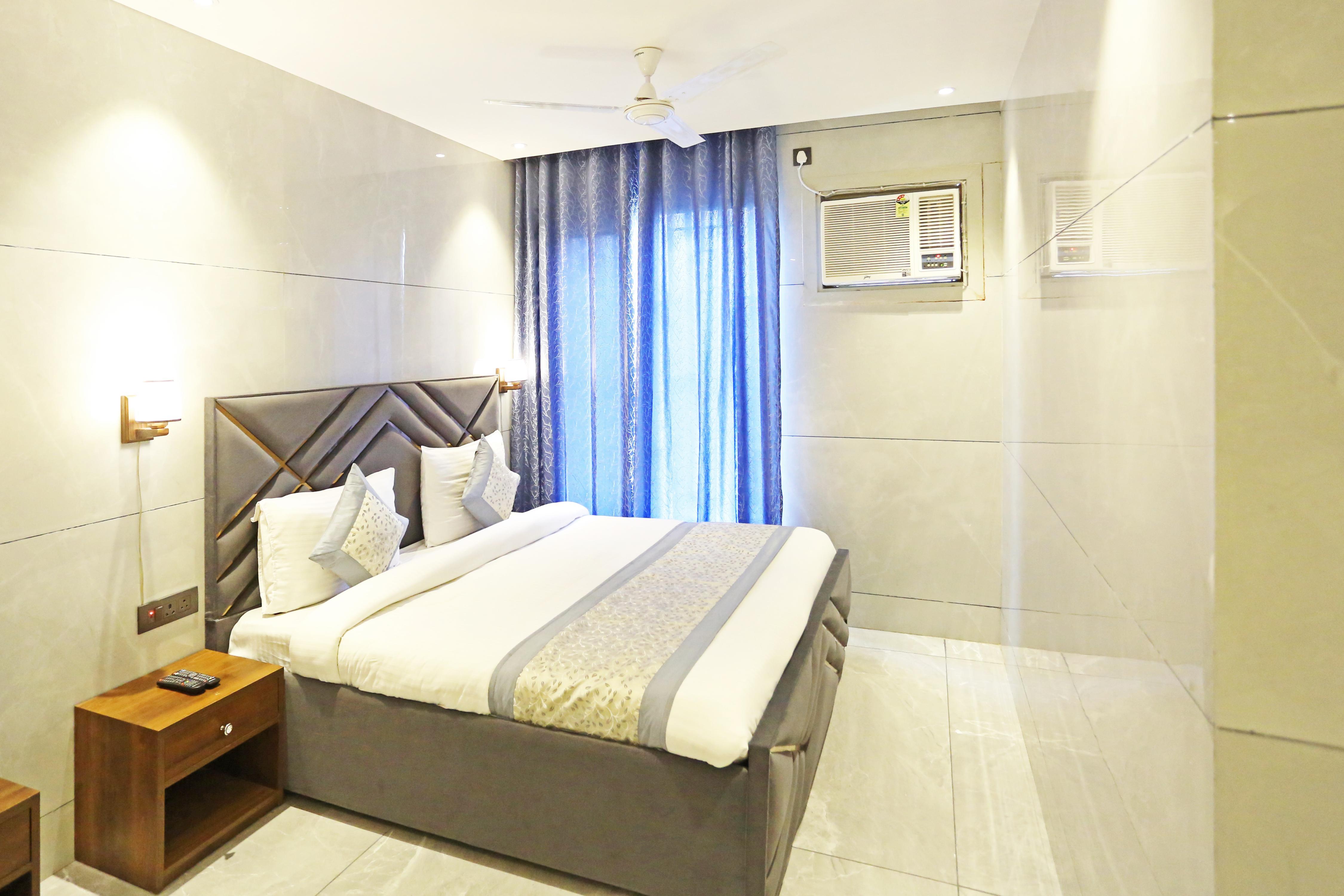 Hotel Preet Palace Nizamuddin By TRIINDIA Hospitality Room Type - Super Deluxe Room