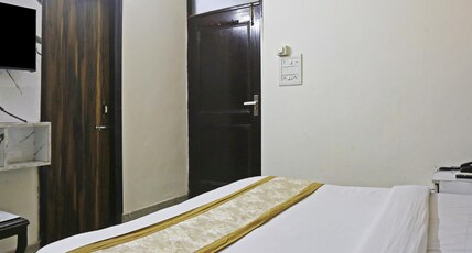 Hotel Royal Inn Nizamuddin Room Type - Deluxe Room Stay Safe -Free WI-Fi