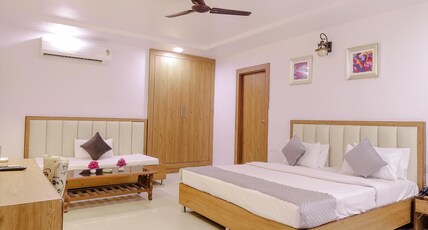 Little Pink Homestay | Rooms & Caretaker Room Type - Triple Bed Luxury Room