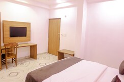 Little Pink Homestay | Rooms & Caretaker