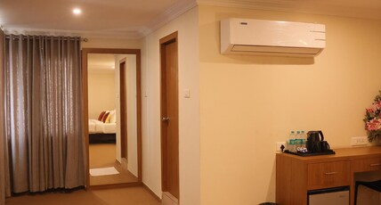 The Hotel Raja Palace Room Type - King Suite Room with Balcony