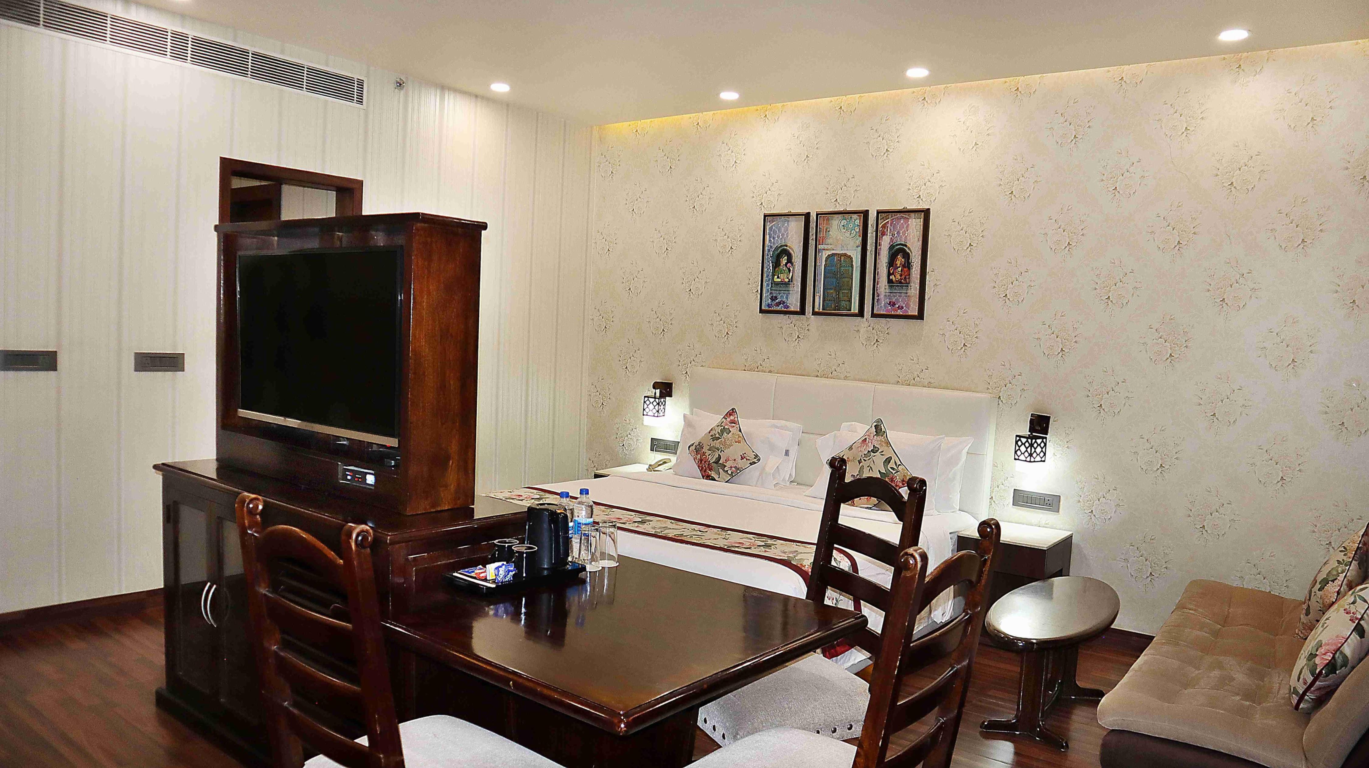 HOTEL GRAND MAPLE Room Type - Suite Room