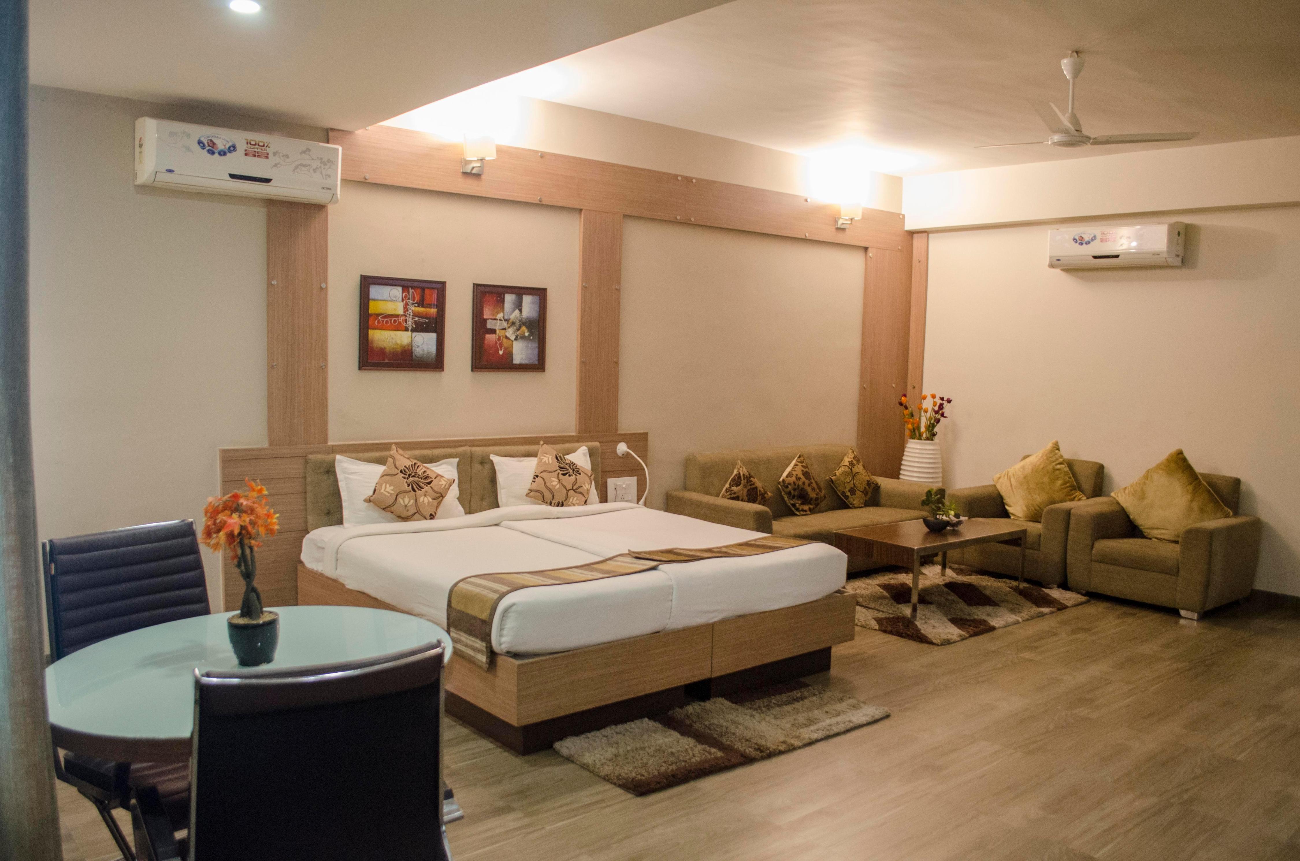 HOTEL GENISTA INN Room Type - Suite Exclusive Room with Work Desk