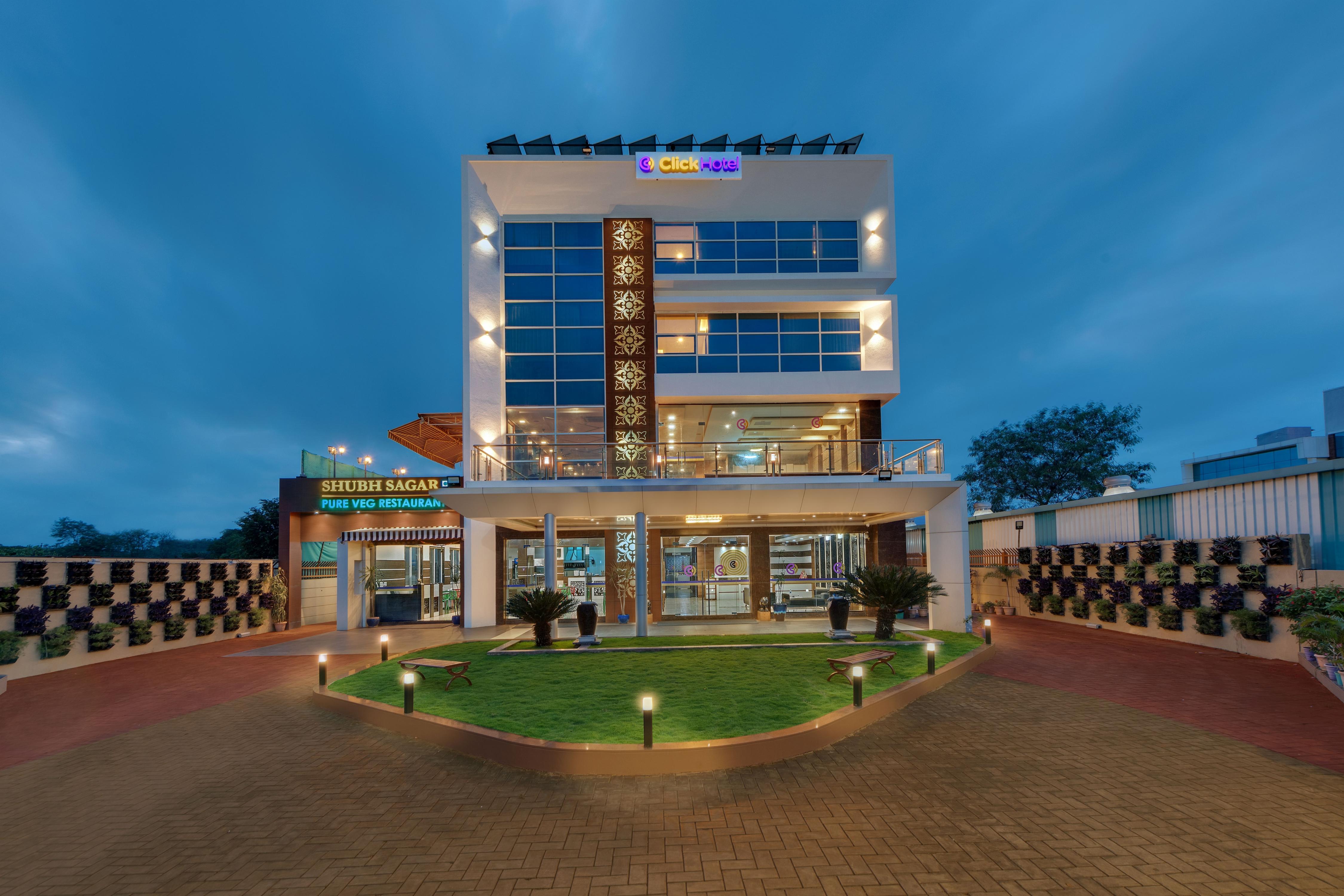 Click Hotel Sagar Plaza, Pune, Chakan - Tap to explore photos
