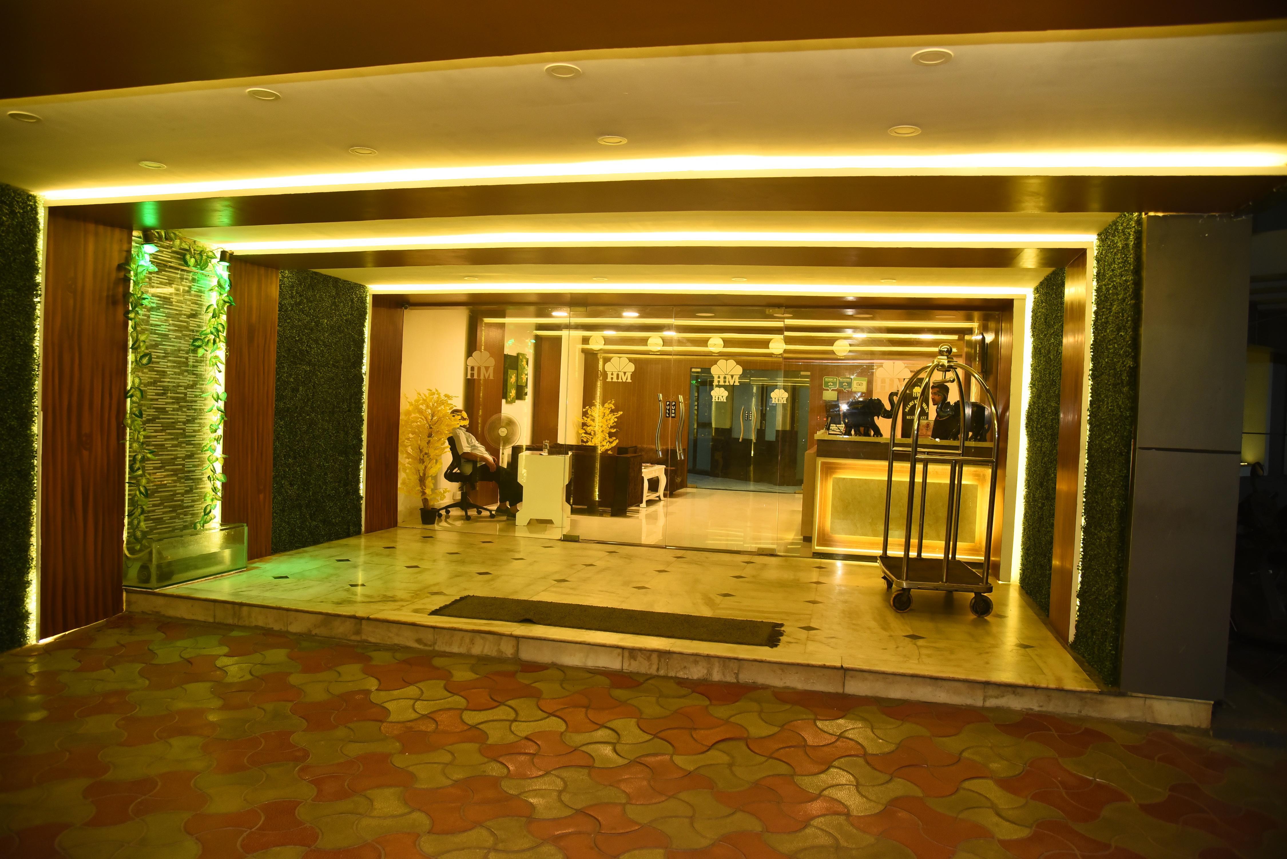 HOTEL MARS - Tap to explore photos