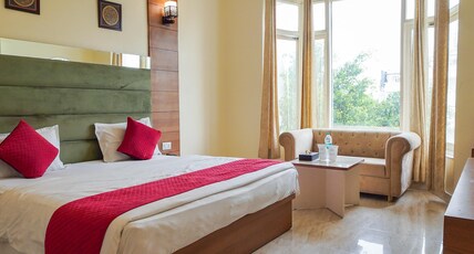 Shivalik Hills Jammu@ Tawi Railway Station Room Type - Deluxe King Room