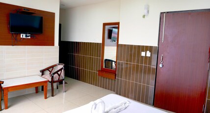 Hotel Vishnu Inn @ Dehradun Railway Station Room Type - Deluxe AC Room