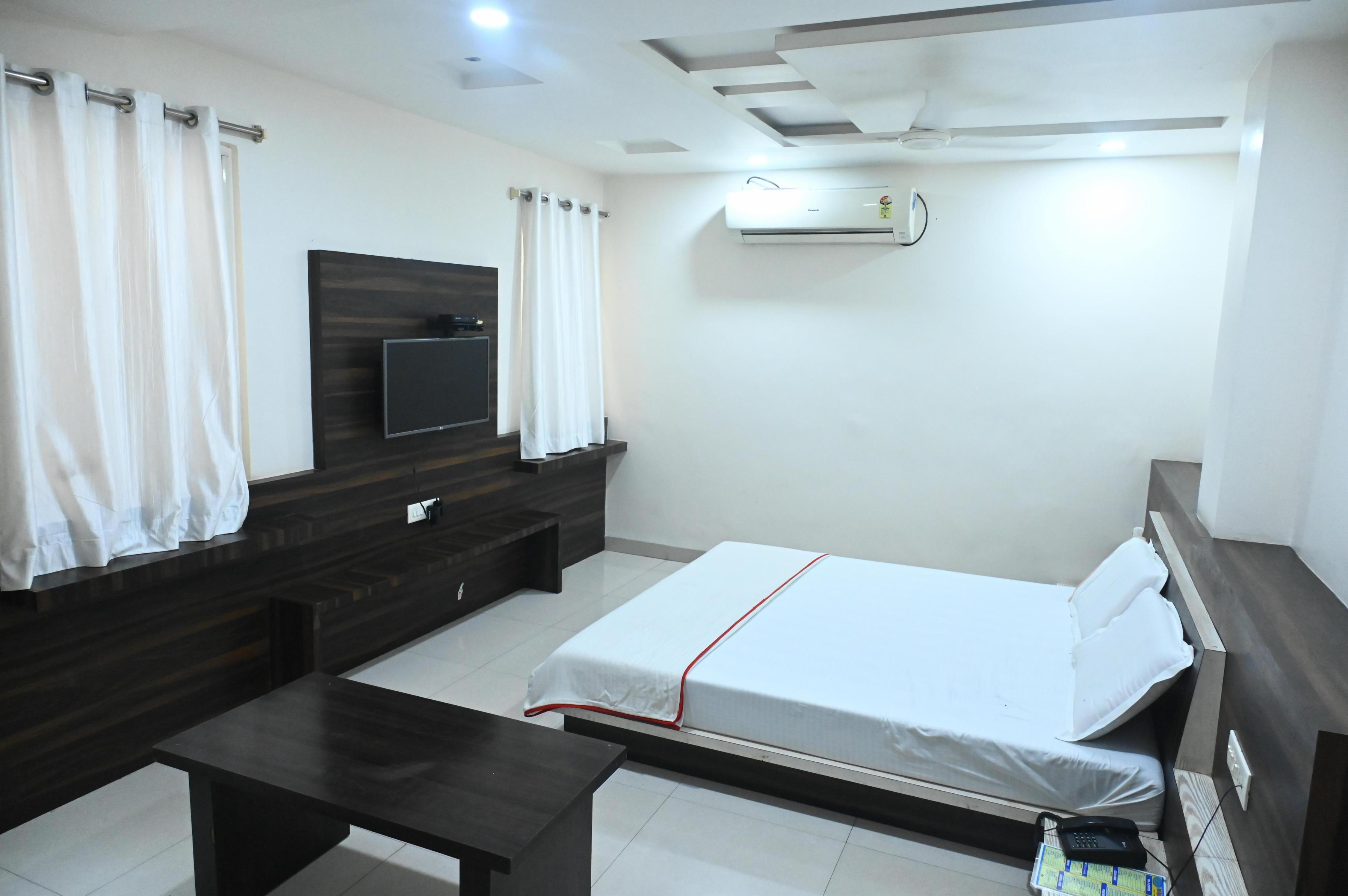 Hotel Royal Residency - Tap to explore photos