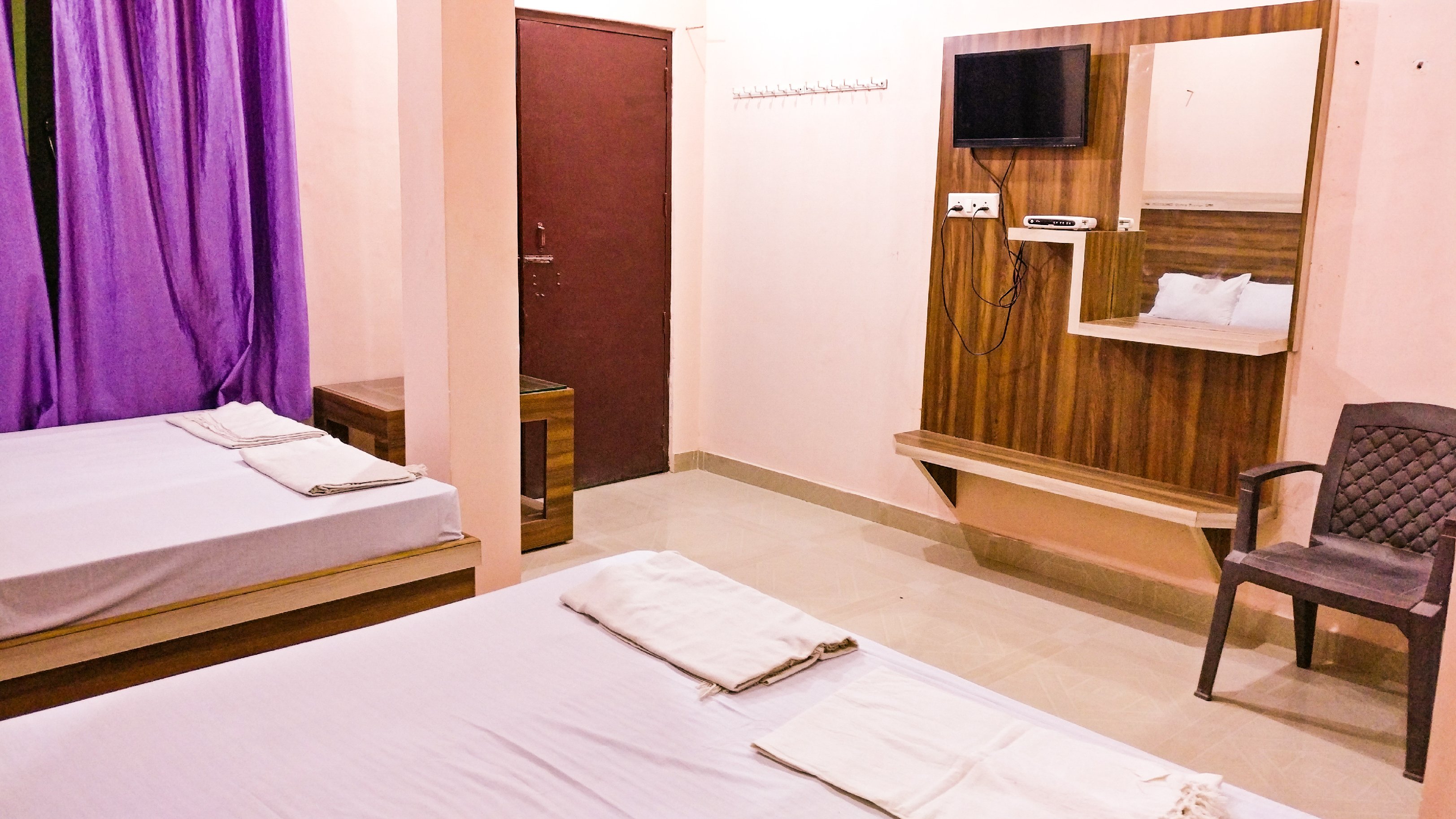 Sangam Palace Guest House - Tap to explore photos