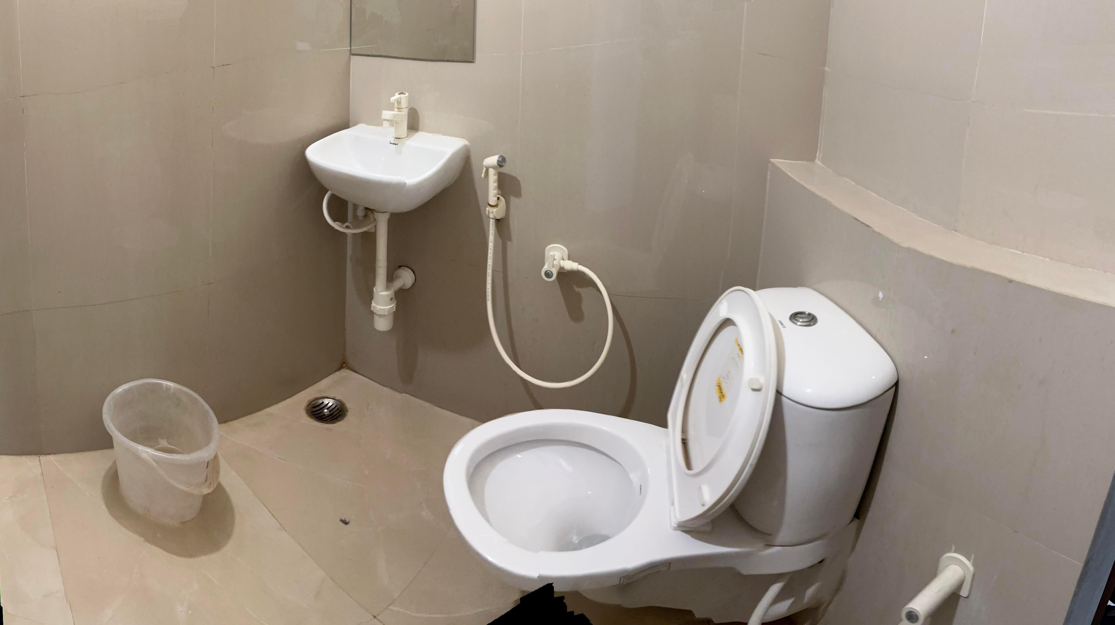 Shri Girdhar Gopal Guest House - Tap to explore photos