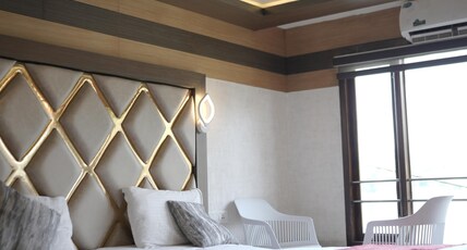 India Vacationz Houseboat Room Type - Super Deluxe room (Sharing Houseboat AC timings from 9 PM to 6 AM)