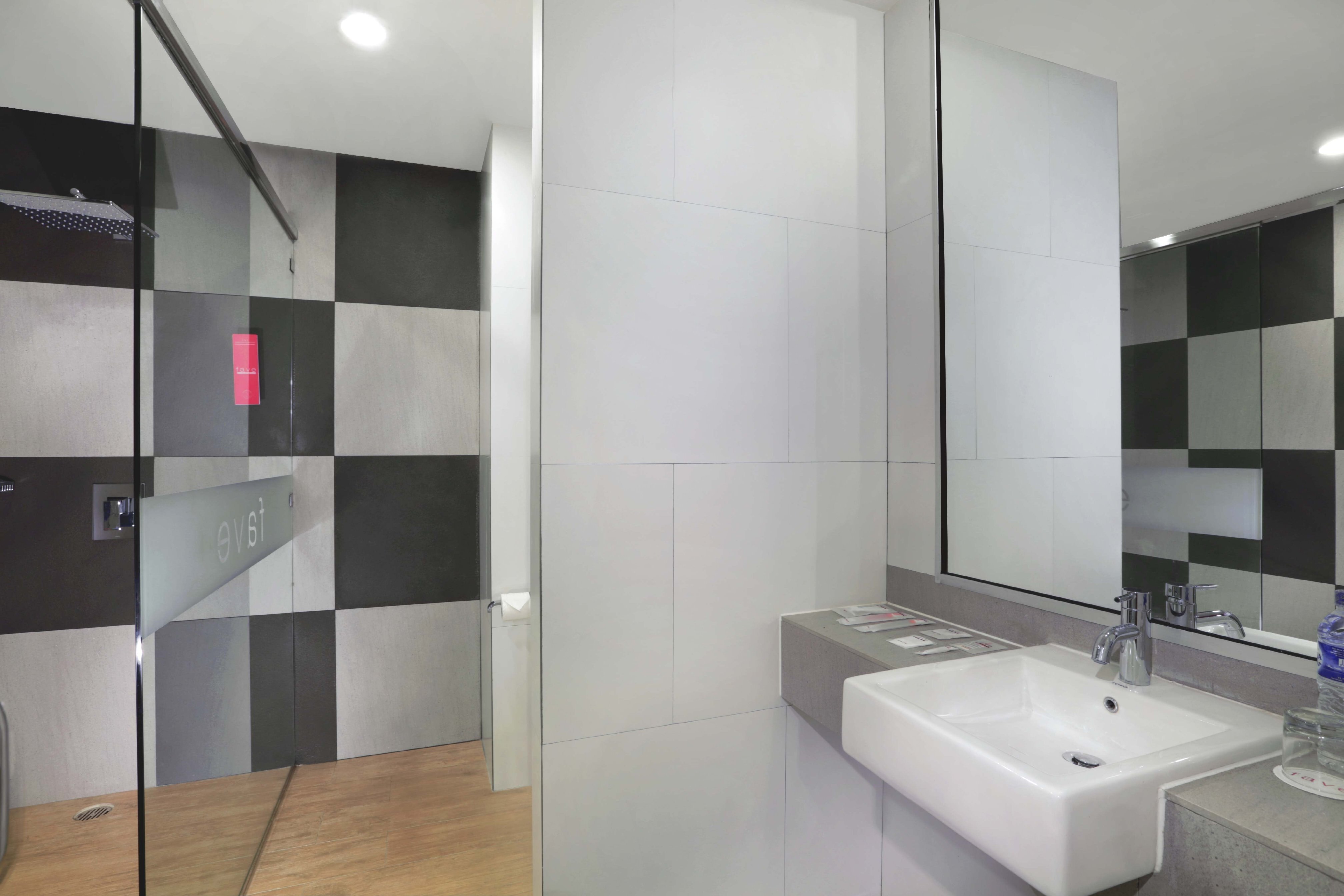 favehotel Ahmad Yani - Tap to explore photos