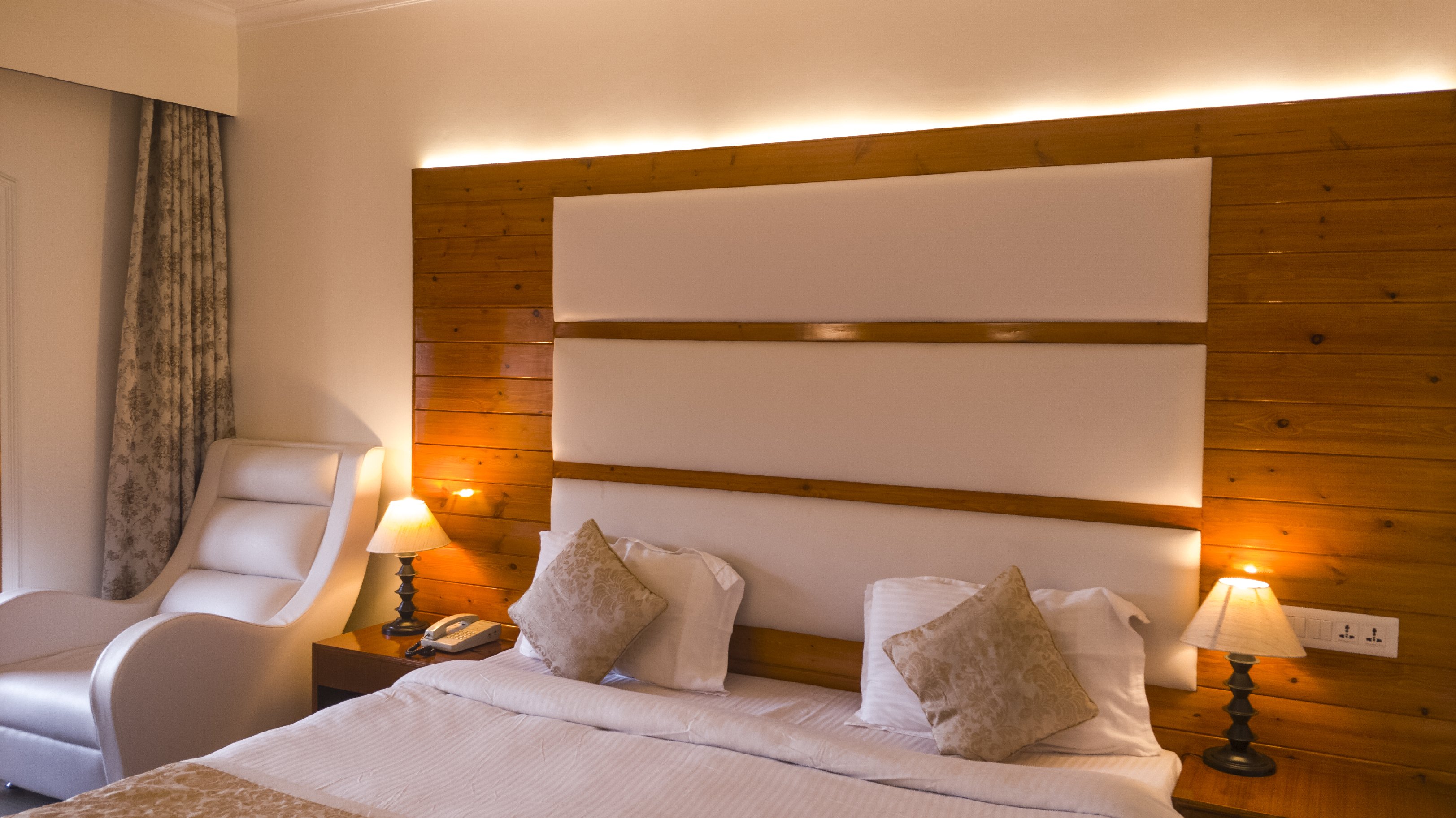 Royal Jardin Whistling Pines Resort - Tap to explore photos
