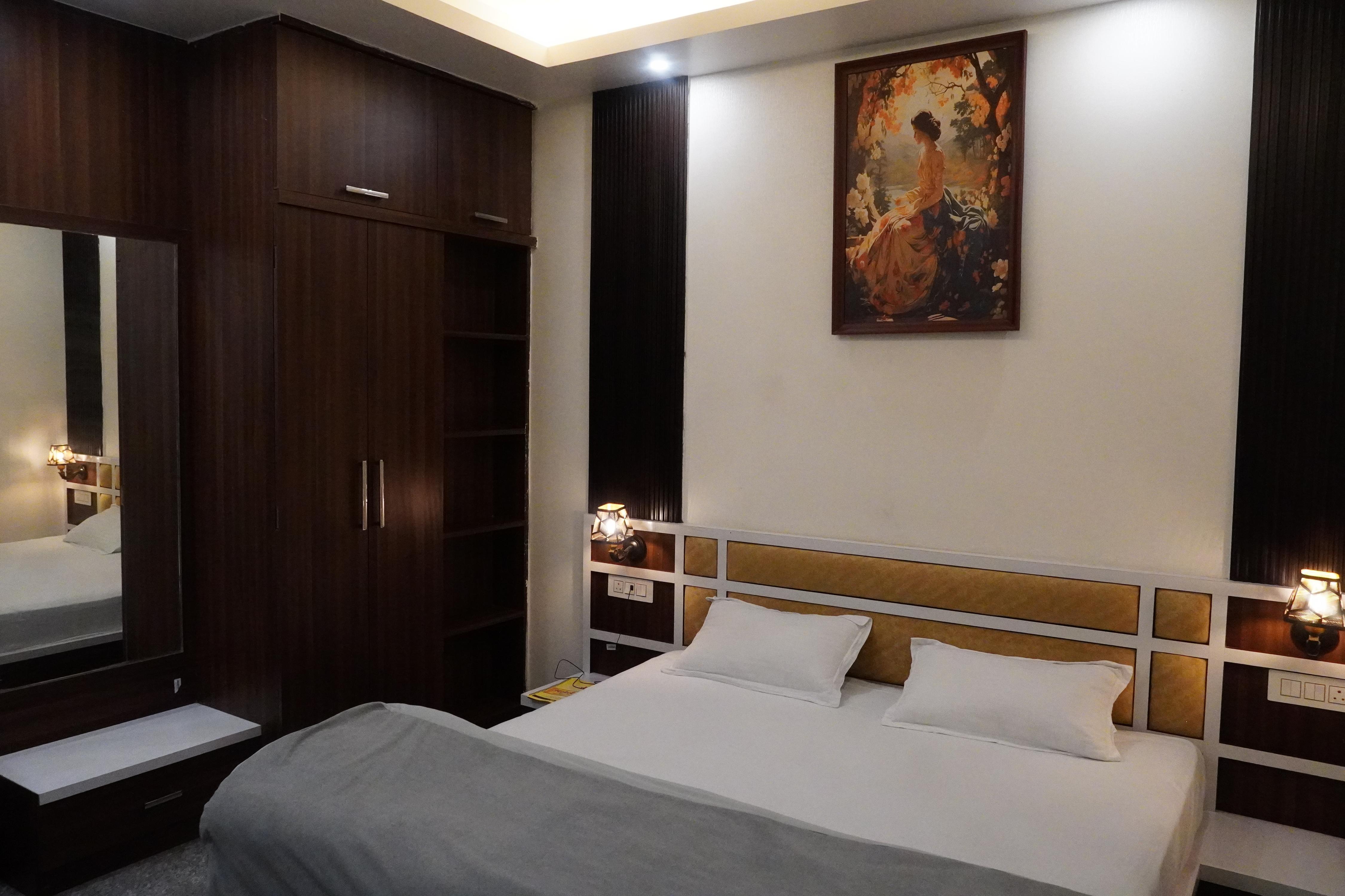 HOTEL PEARL Room Type - Deluxe Room