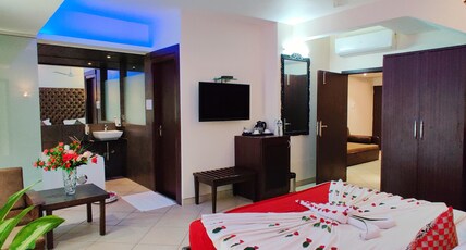 Hotel Misty Meadows Room Type - Luxury Suite with Jacuzzi & Balcony