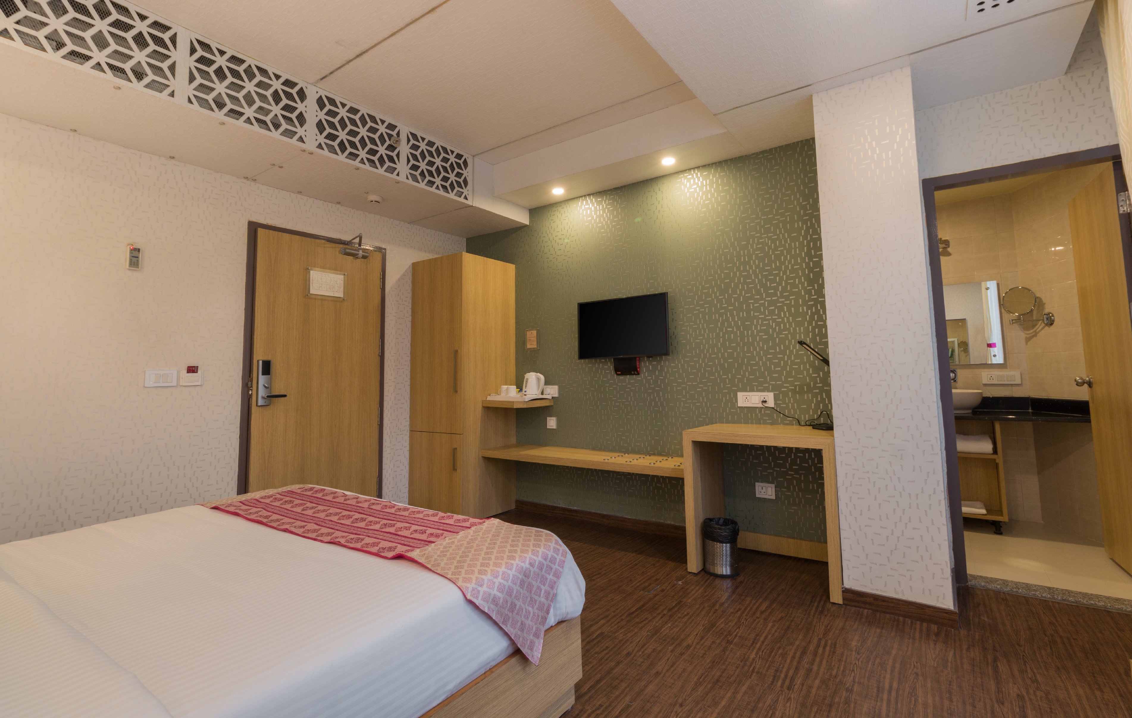 The Solitaire Express Room Type - Club Room with Working Desk