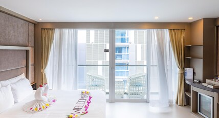 Azure Hotel Pattaya (Former Centara Azure) Room Type - Deluxe Pool view King bed with Balcony Azure Hotel Pattaya (Former Centara Azure) Room Type - Deluxe Pool view King bed with Balcony