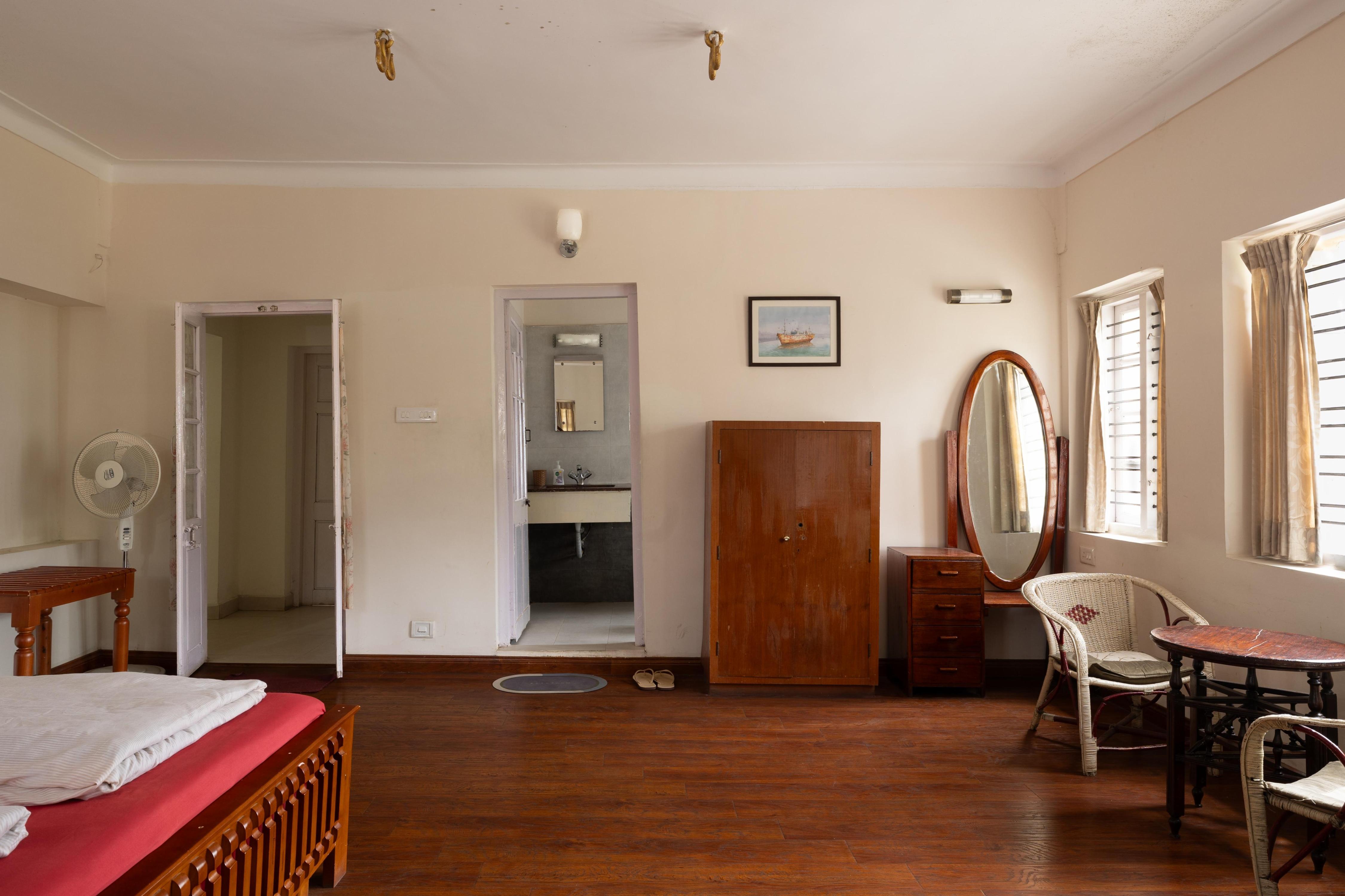Colonels Inn Villa | Rooms & Caretaker Room Type - Deluxe King Room