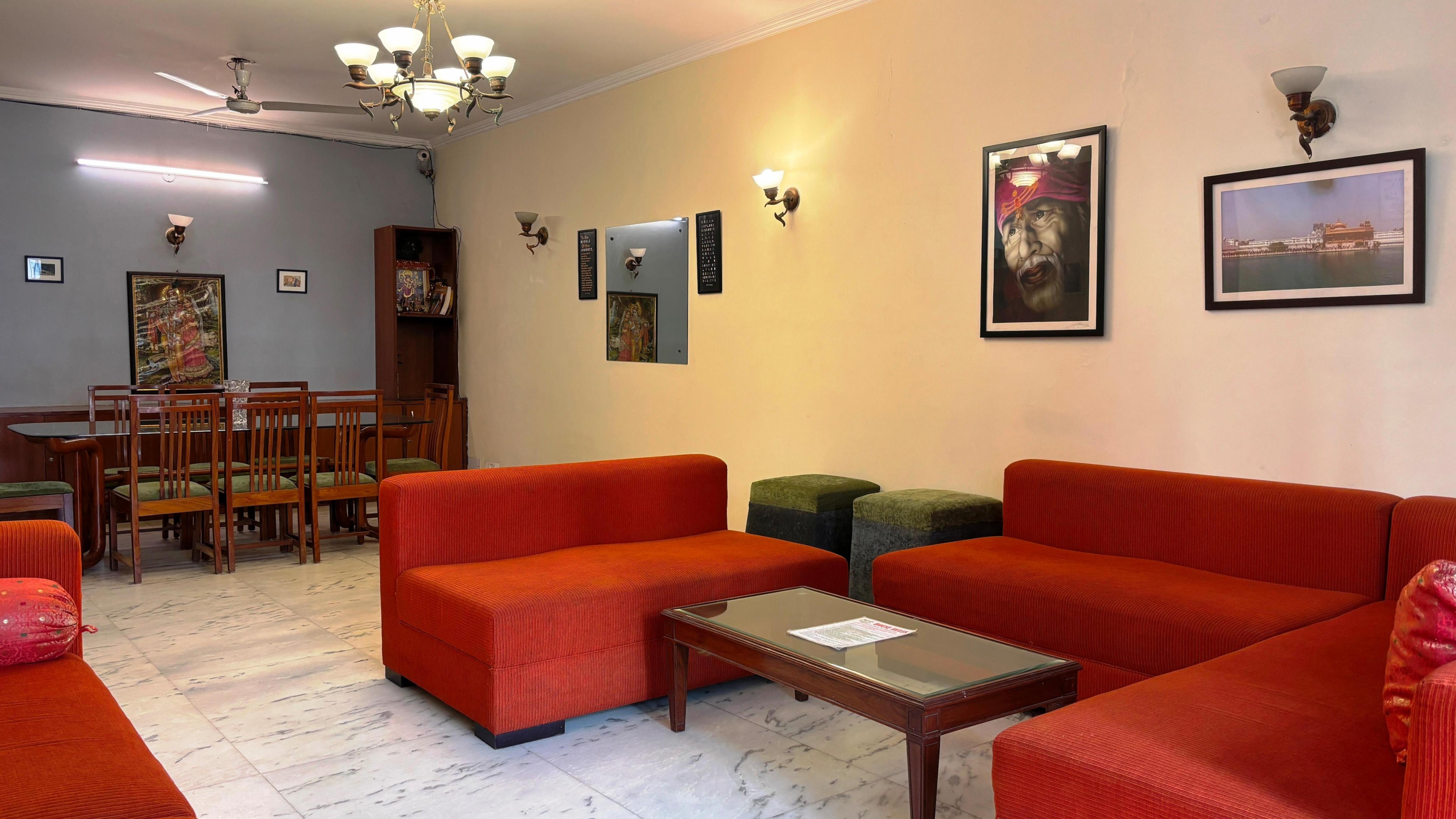 Under My Roof Green Park | Rooms & Wi-Fi